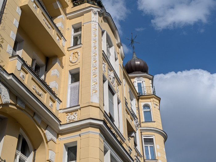 Zum Vergleich das gleiche Motiv, mit dem Pixel 9a fotografiert. (Bild: Tobias Költzsch/Golem.de)